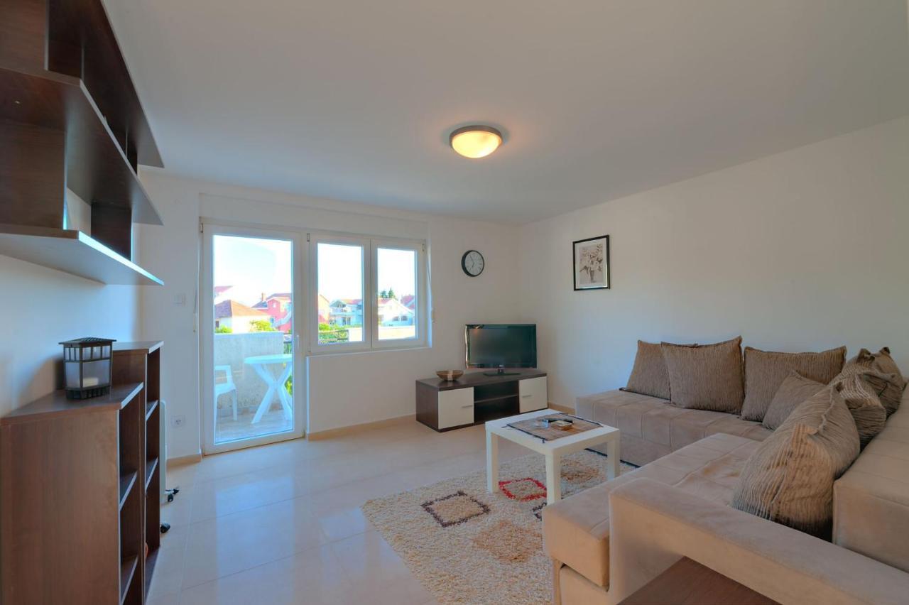 Apartments Pean Тиват Екстериор снимка