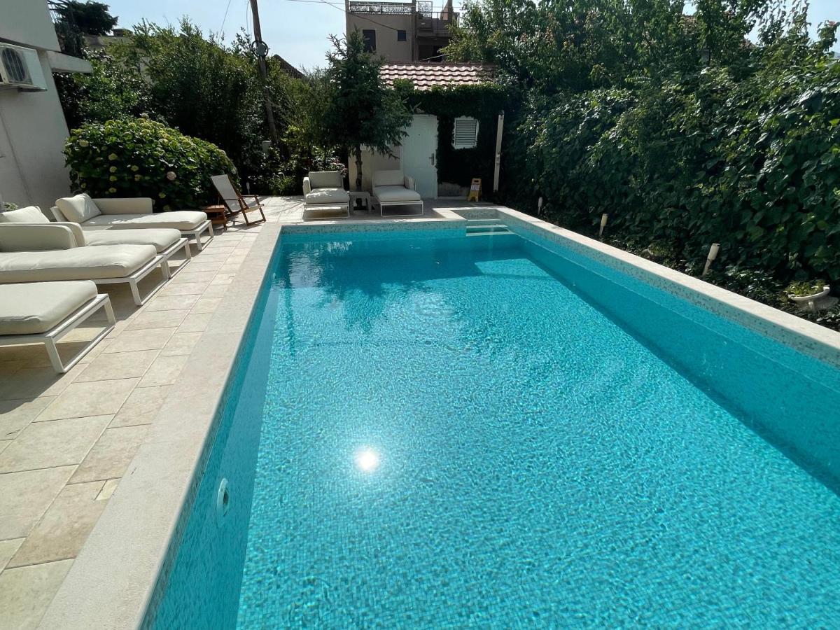 Apartments Pean Тиват Екстериор снимка