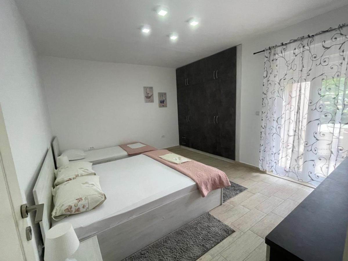 Apartments Pean Тиват Екстериор снимка