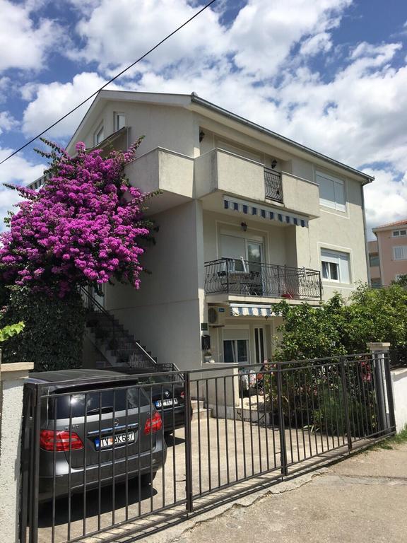 Apartments Pean Тиват Екстериор снимка