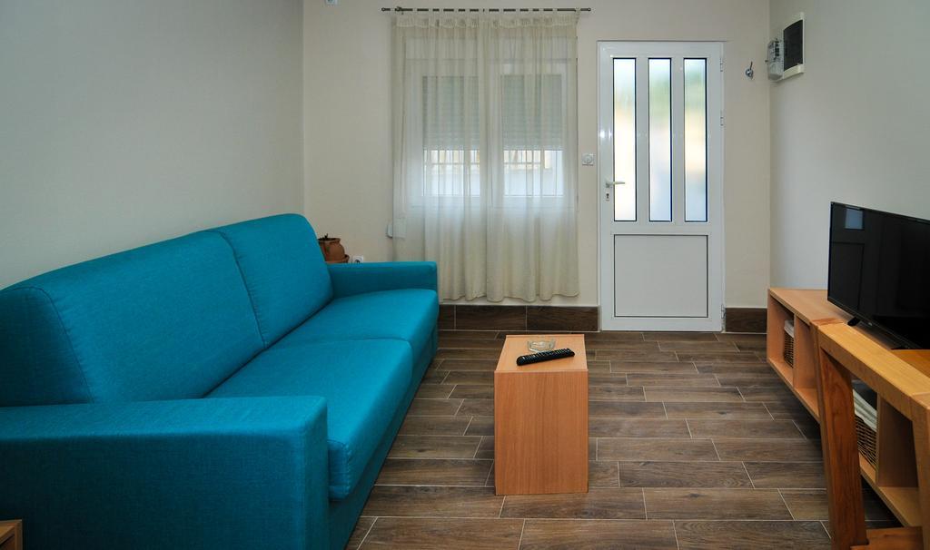 Apartments Pean Тиват Екстериор снимка