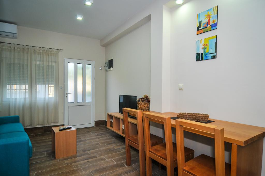 Apartments Pean Тиват Екстериор снимка