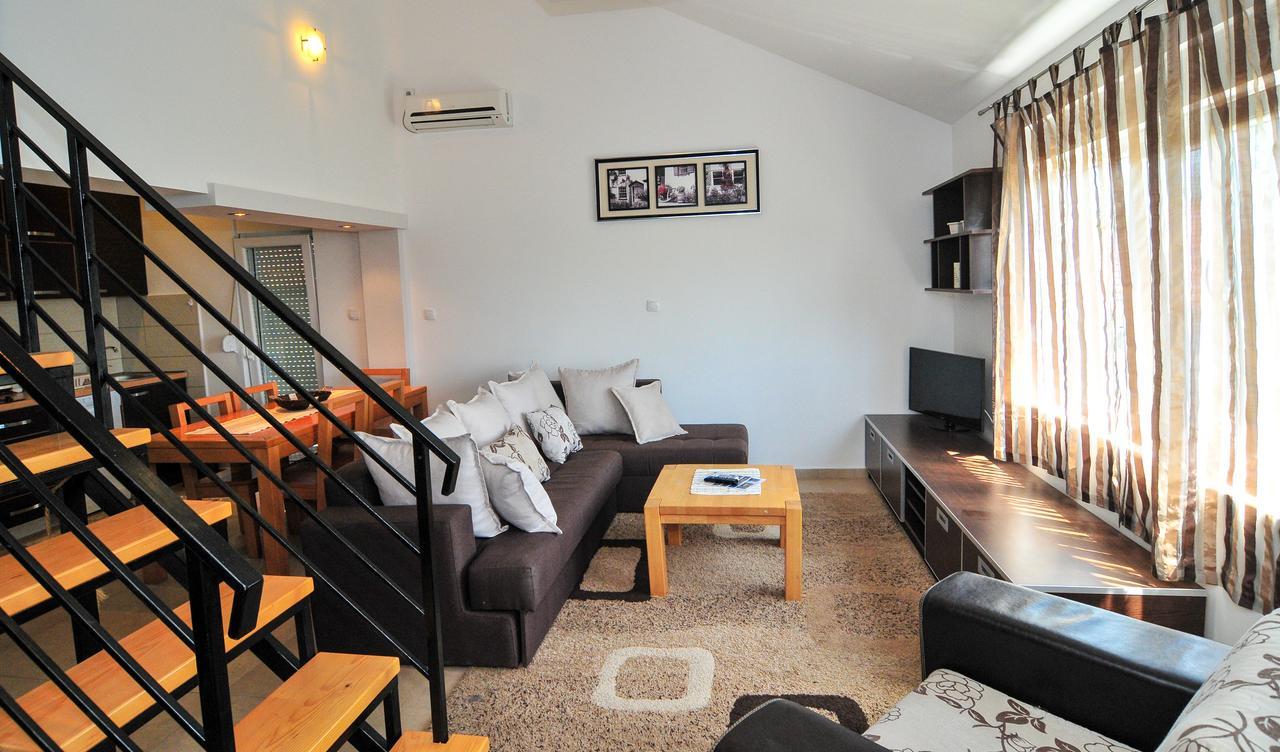 Apartments Pean Тиват Екстериор снимка