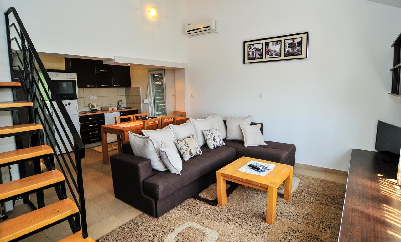 Apartments Pean Тиват Екстериор снимка