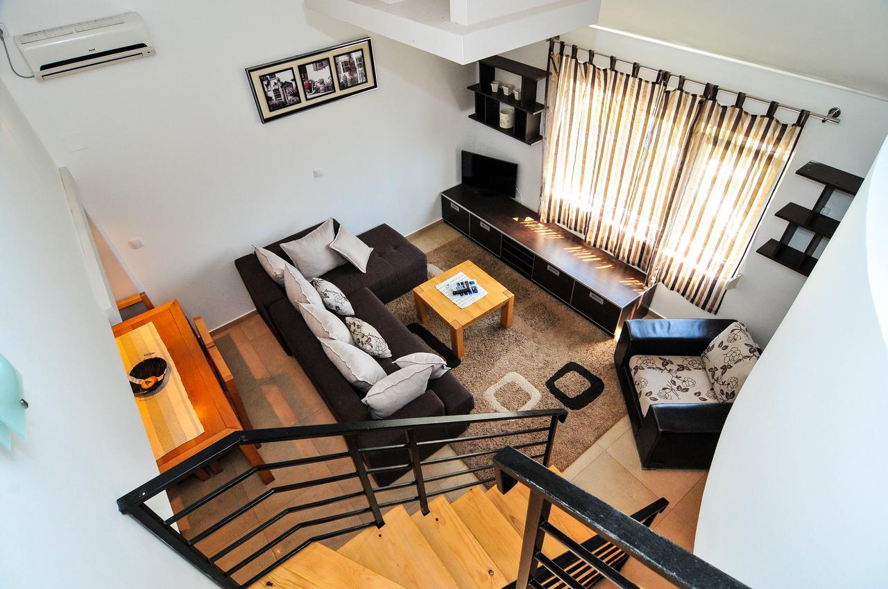 Apartments Pean Тиват Екстериор снимка