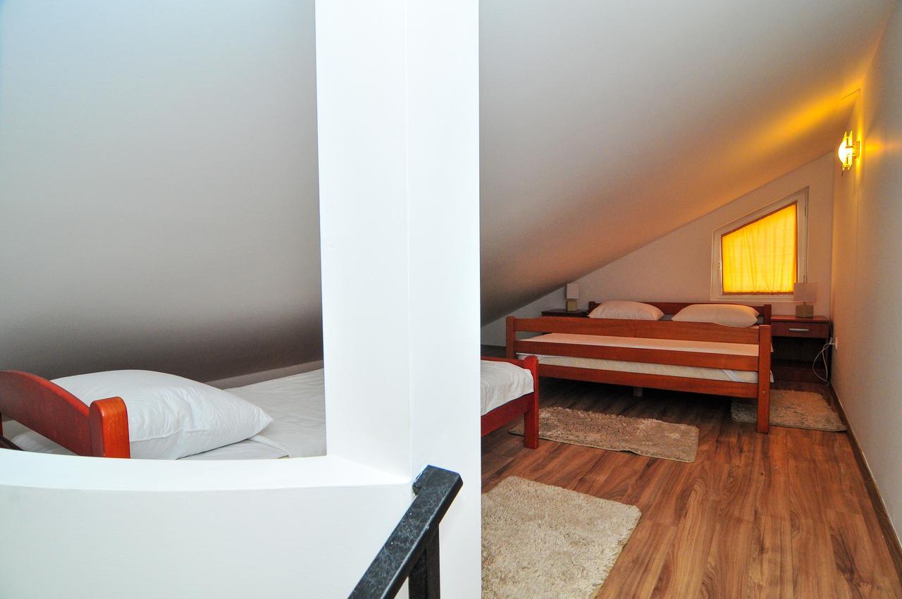 Apartments Pean Тиват Екстериор снимка