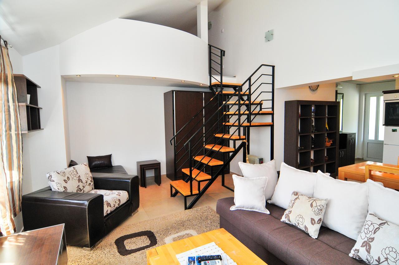 Apartments Pean Тиват Екстериор снимка