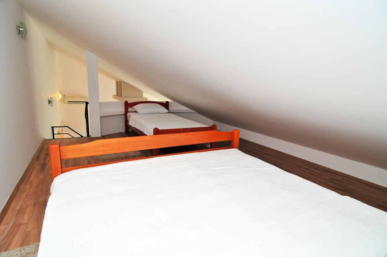 Apartments Pean Тиват Екстериор снимка