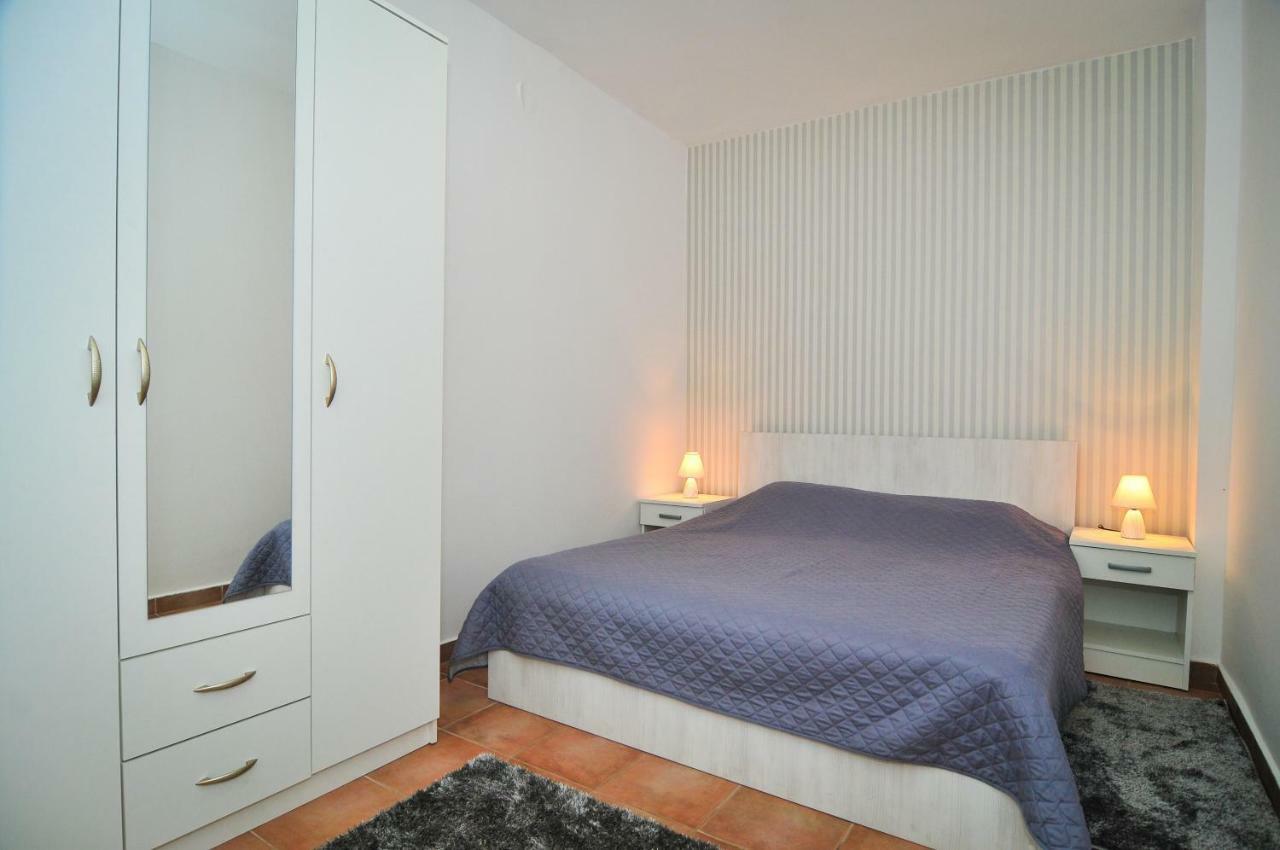 Apartments Pean Тиват Екстериор снимка