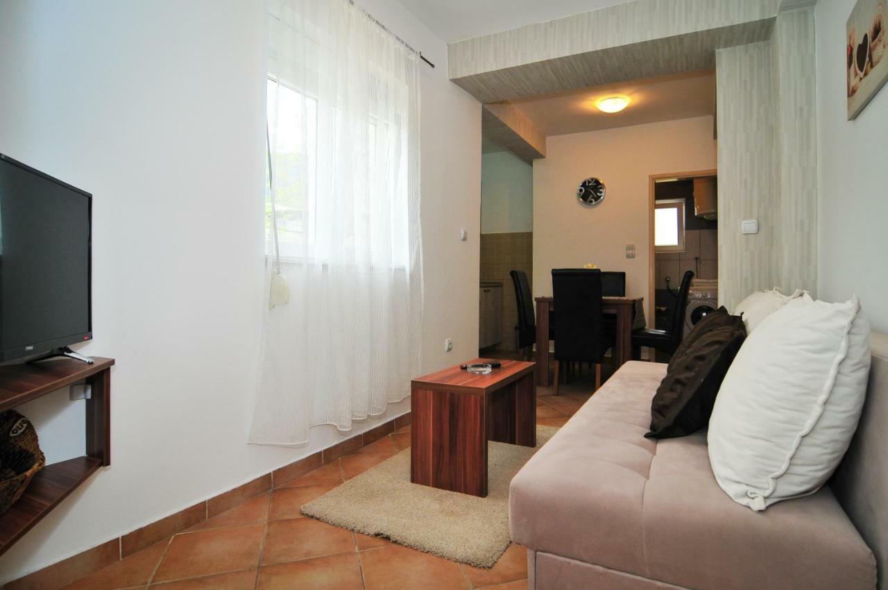 Apartments Pean Тиват Екстериор снимка