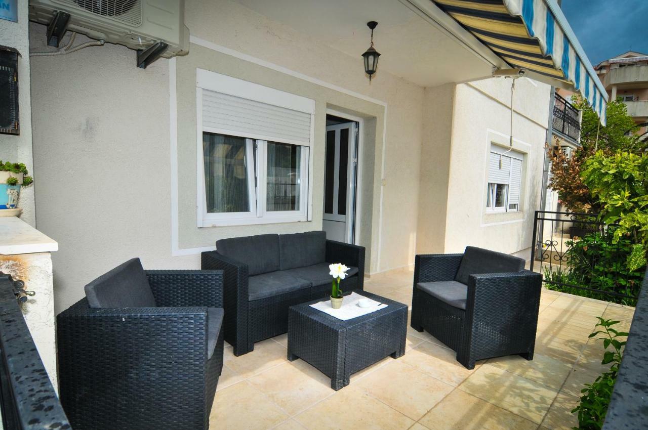 Apartments Pean Тиват Екстериор снимка