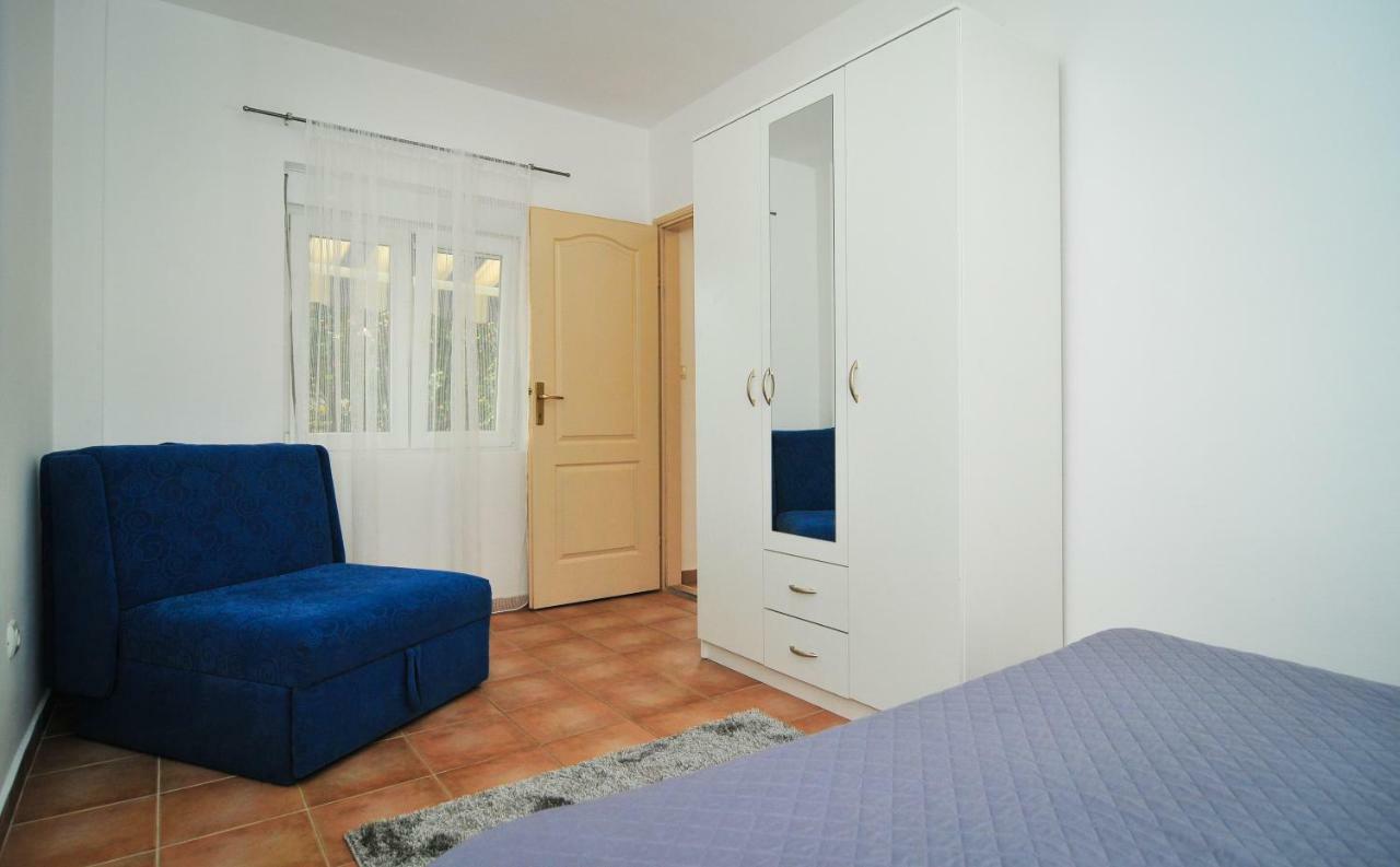 Apartments Pean Тиват Екстериор снимка