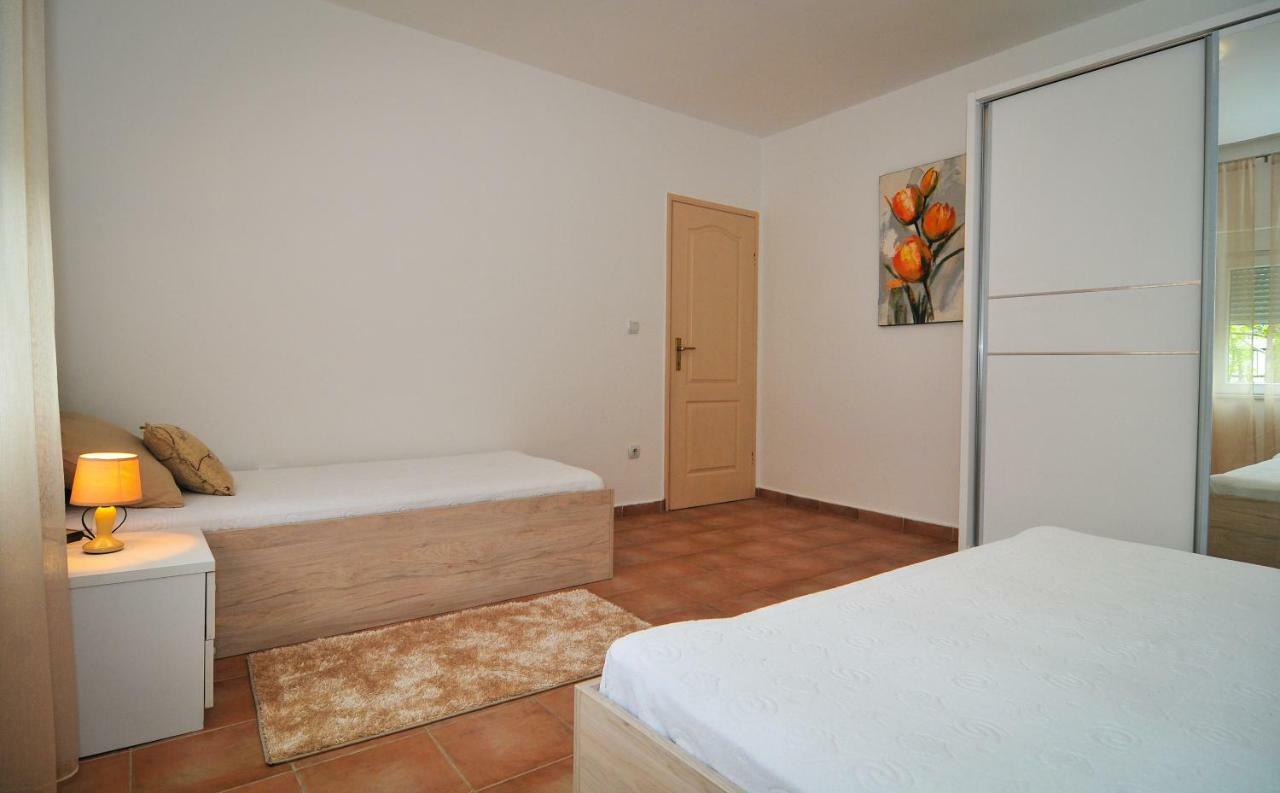 Apartments Pean Тиват Екстериор снимка