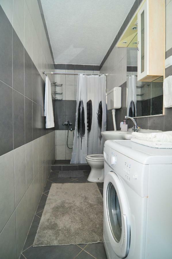 Apartments Pean Тиват Екстериор снимка