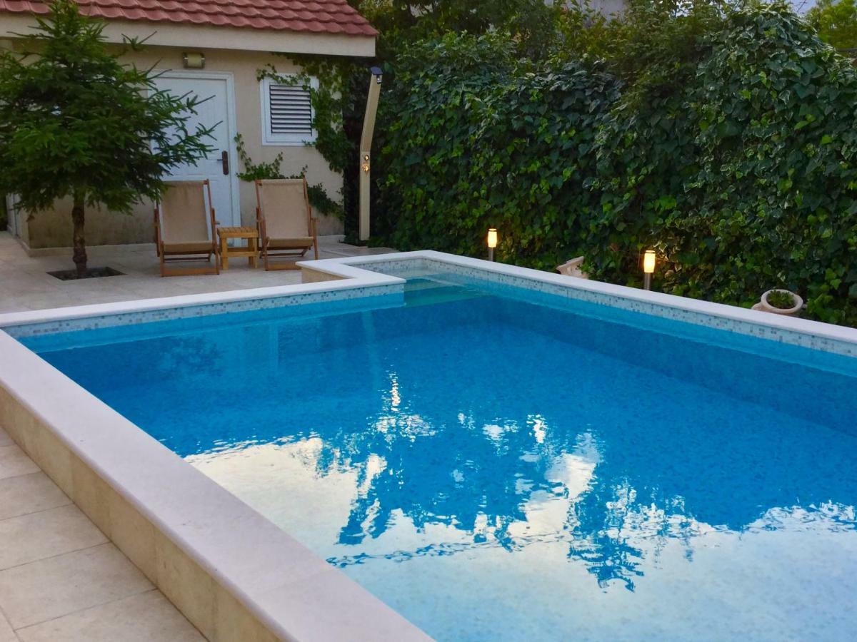 Apartments Pean Тиват Екстериор снимка