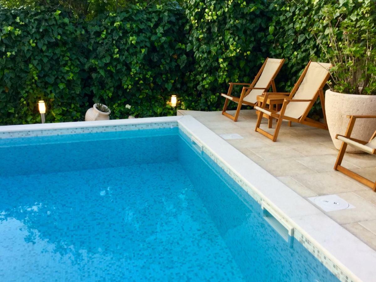 Apartments Pean Тиват Екстериор снимка