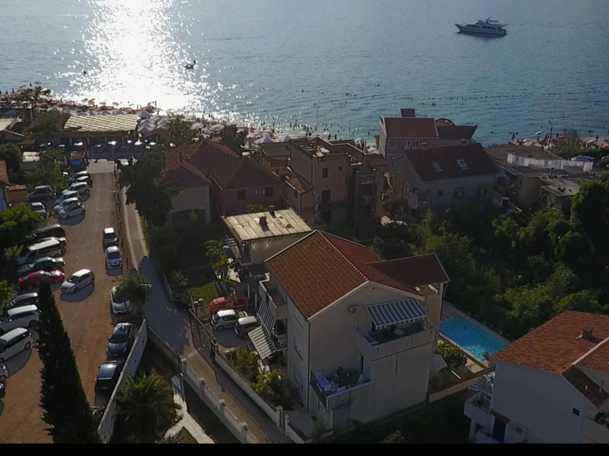 Apartments Pean Тиват Екстериор снимка